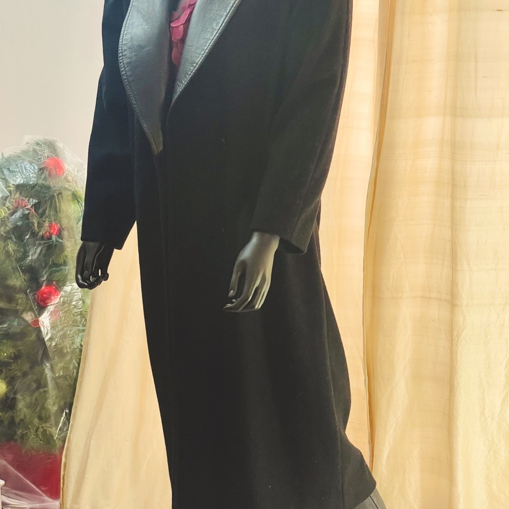Black Trench coat. Size S/M